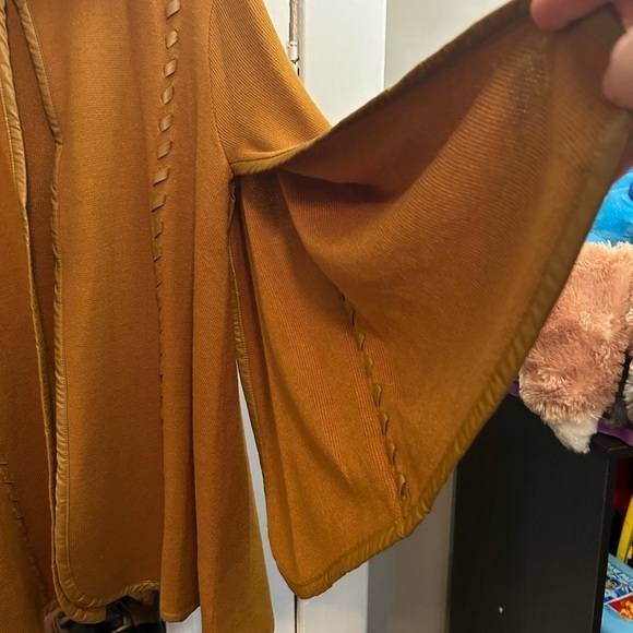 Patricia  Nash Cape - Picture 10 of 13